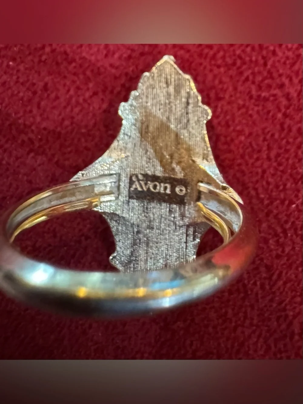 Vintage 1976 Avon Kensington Ring, Antique Gold Tone, Oval, 1 Clear Stone Sz 6-7
